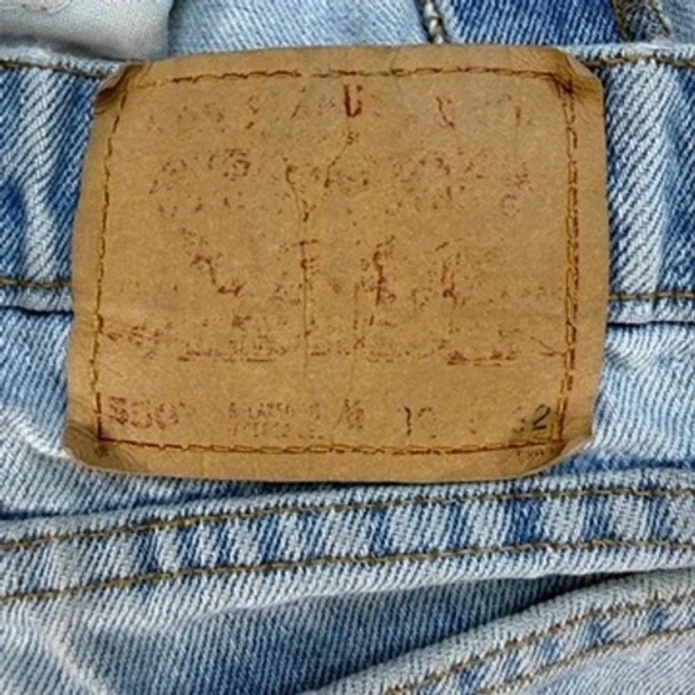 VTG Levis 550 Jeans Relaxed Fit 32x32 (FIT 31x31) Distressed Light Wash 90s USA